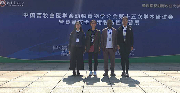 1540254027161369.jpg 1金年会参会师生合影.jpg